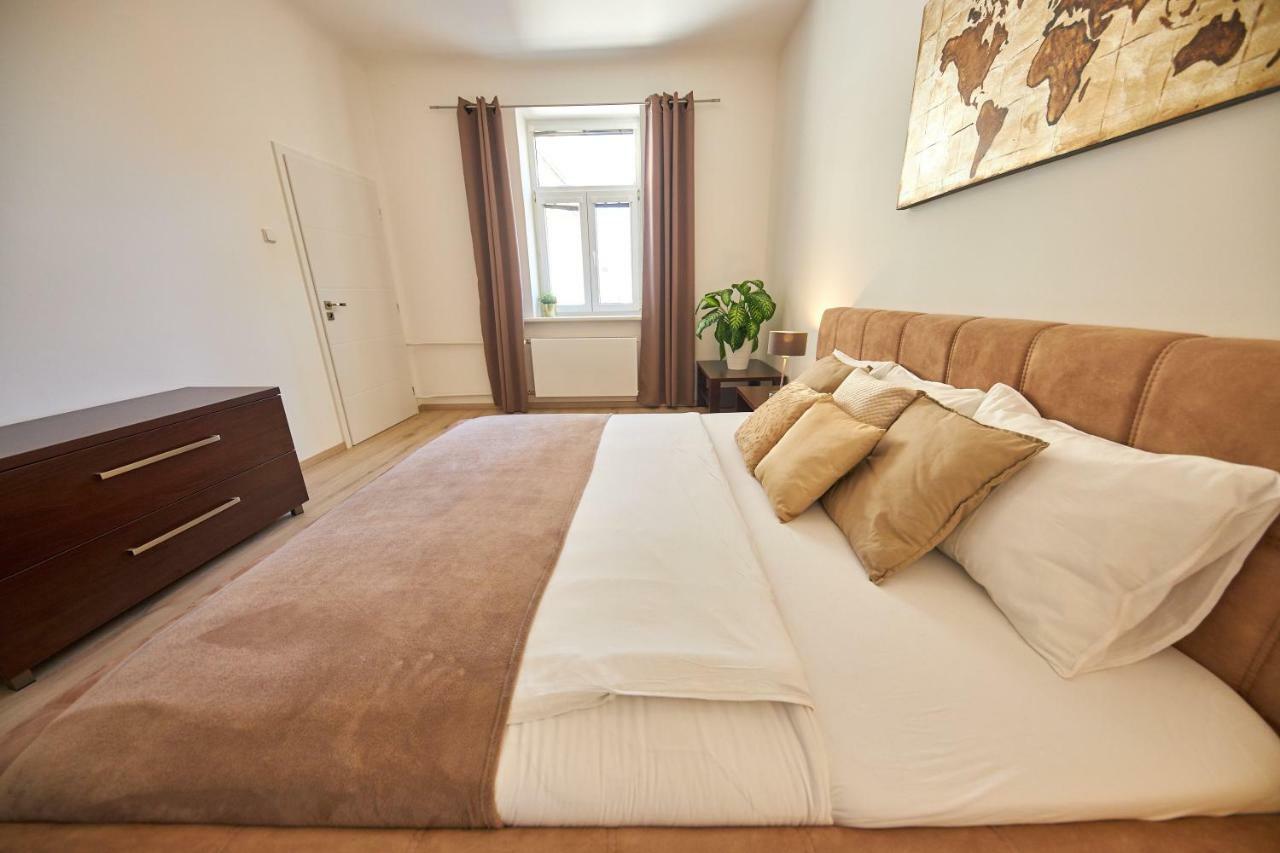 Le Monde Apartment Bratislava - Amazing 5Bdr In Downtown Luaran gambar
